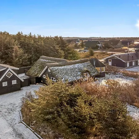 Oskar - 300m From The Sea By Interhome